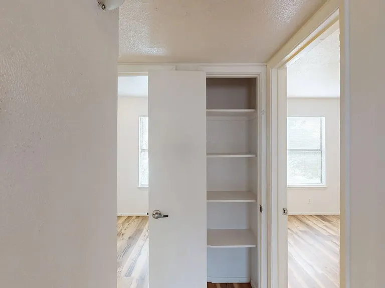 Quality 2 Bed / 1 Bath Apts - Close to I-25, UNM, and KAFB — Photo 39