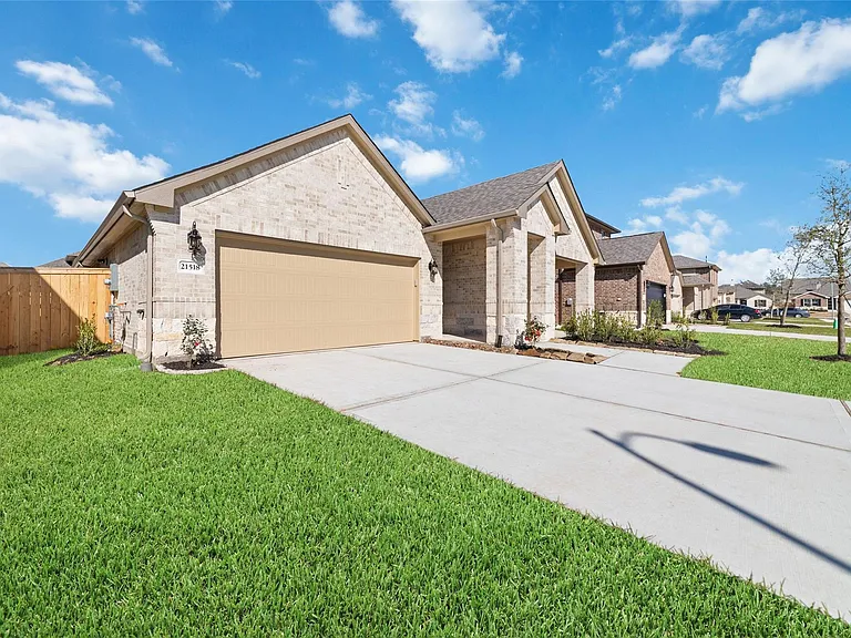 21518 Carbone Ln — Photo 3