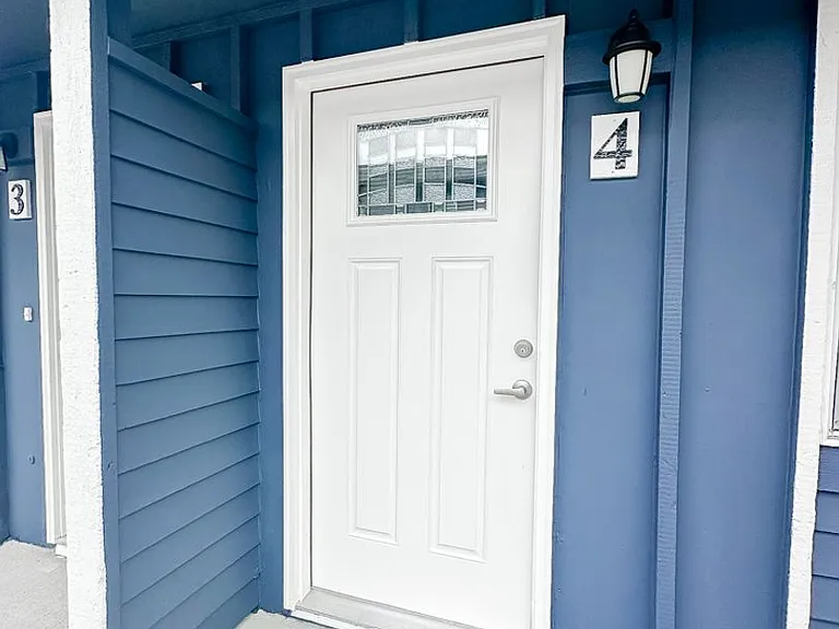 Catalina Apartments — Photo 4