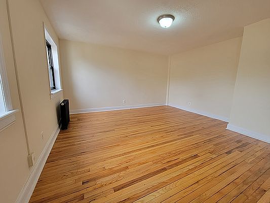 4th image of 32-15 93rd St #C7