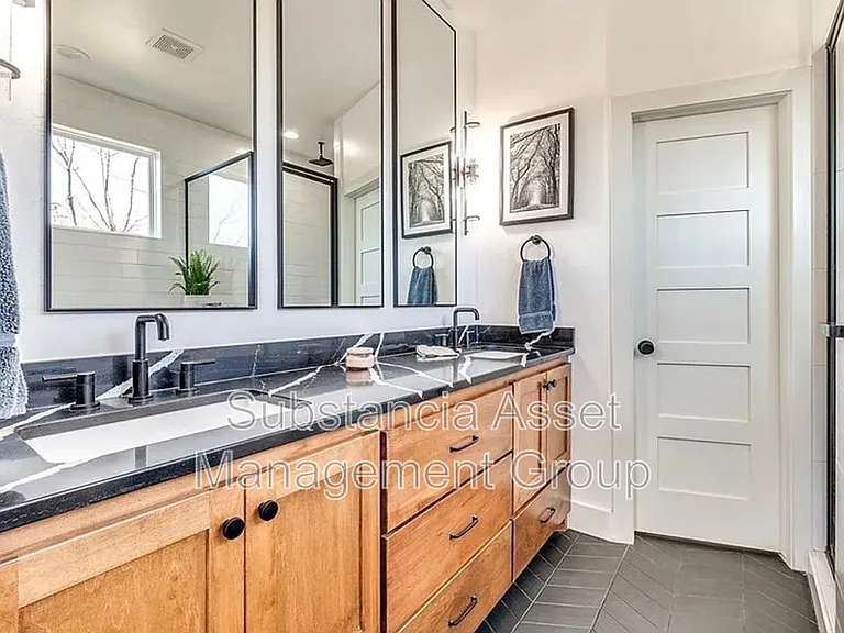 4020 N Military Ave — Photo 11