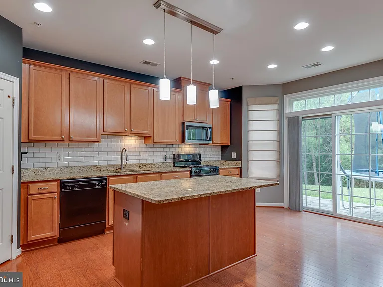 44241 Beaver Creek Dr — Photo 1