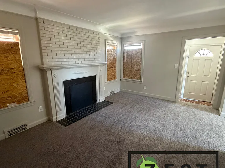 19171 Cliff St — Photo 4