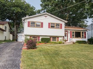 90 Bridgewood Dr, Antioch, IL 60002