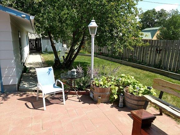 4th image of 828 3rd Ave S