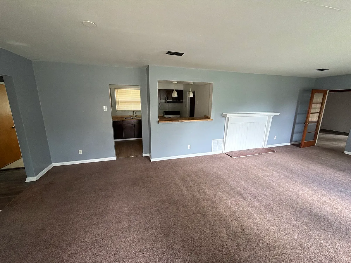 Building Photo - 10000 Knollcrest Ct