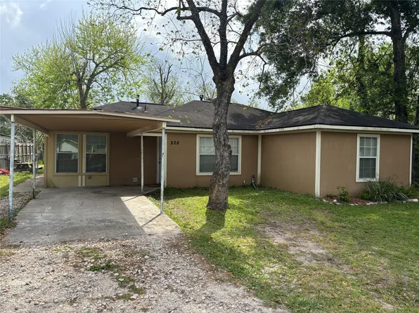 828 N Chenango St, Angleton, TX 77515