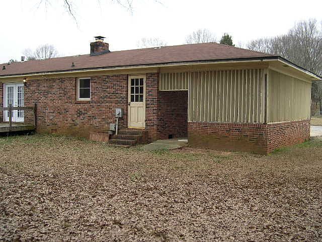 2nd image of 204 Brentwood Way