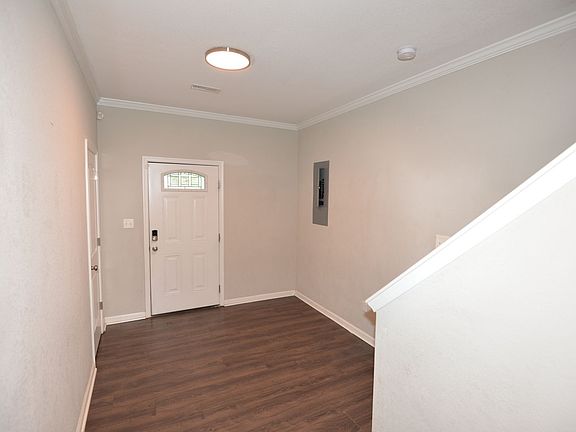 2nd image of 1302 Prentis Ave