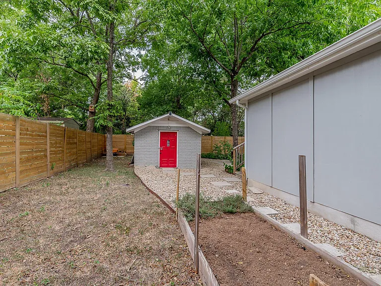 2404 Oak Crest Ave — Photo 25
