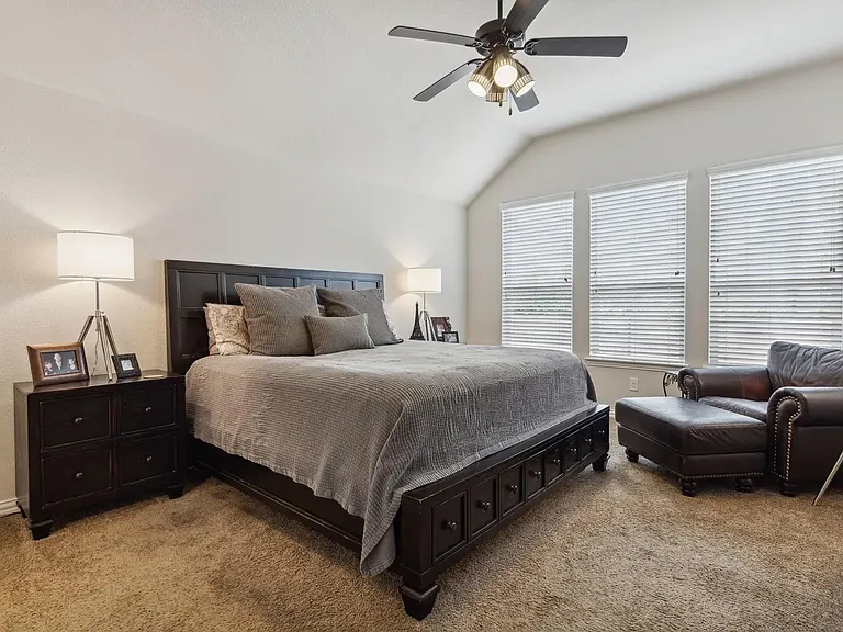 2416 Royal Summit Dr — Photo 9
