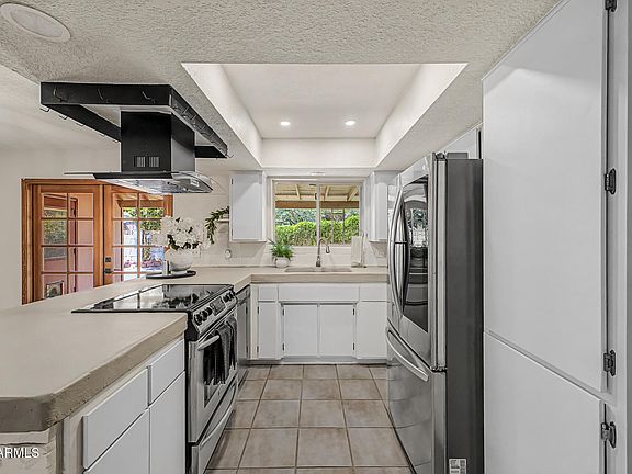 3rd image of 2246 E Elmwood Street