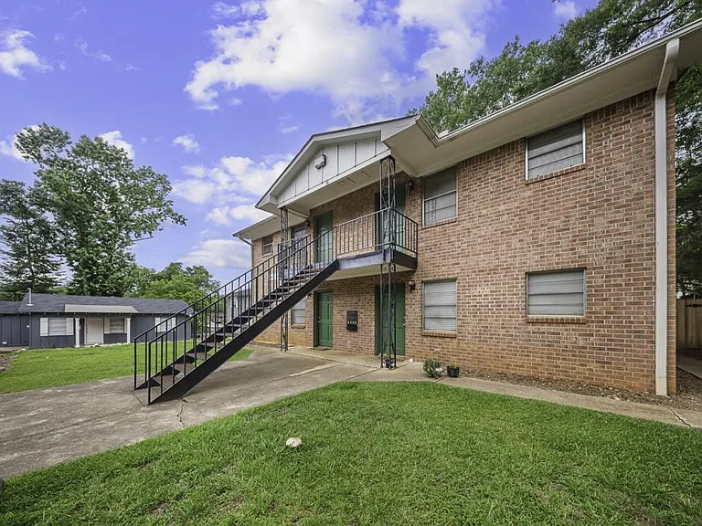 304 Powers St — Photo 2