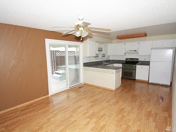 3rd image of 6822 Tacoma Ave S