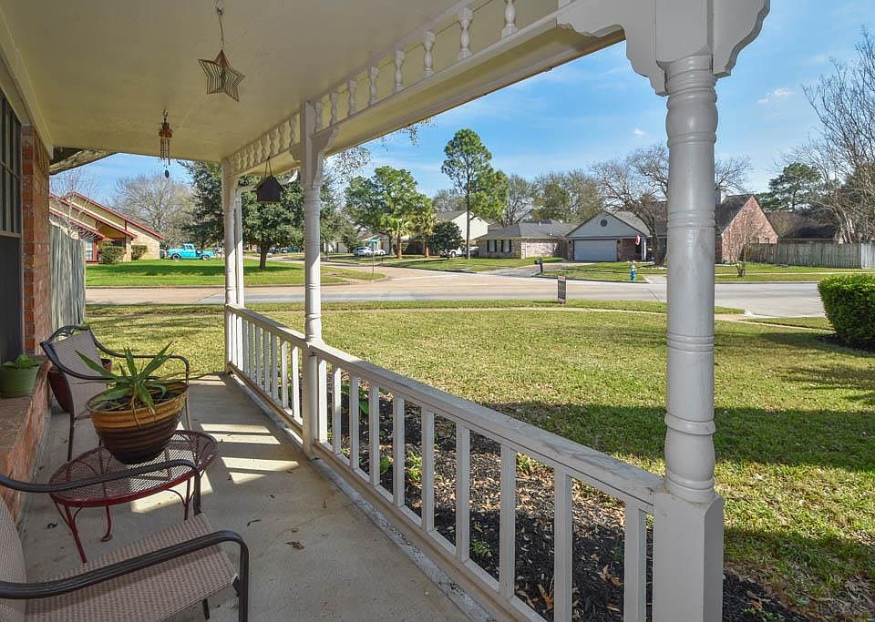 1st image of 10402 Green Valley Ln