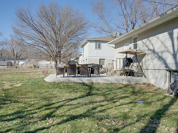 3rd image of 536 N Powahatan Dr