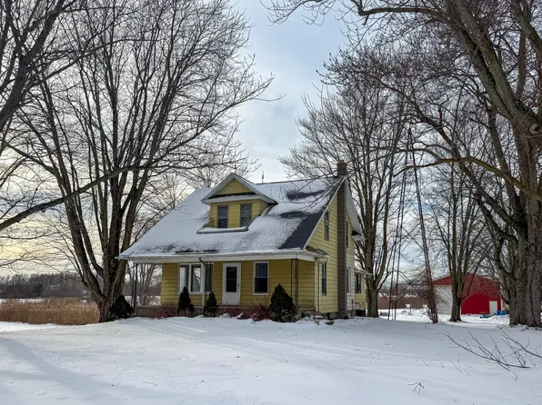 566 S Blue Creek Rd, Benton Harbor, MI 49022