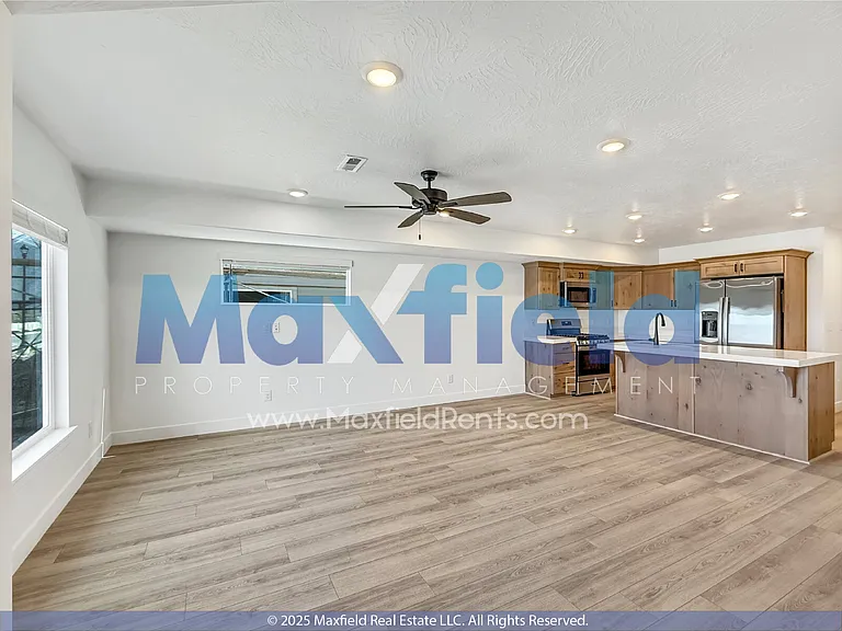 1376 Meadow Ln — Photo 12