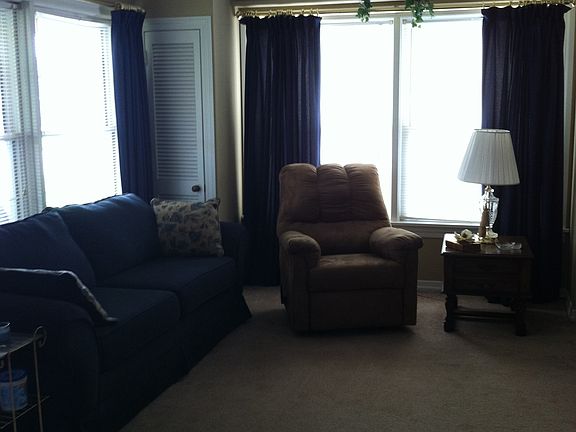 5th image of 626 Booth Ave