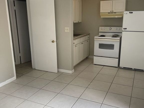 5th image of 1146 NE 3rd Ave APT 1