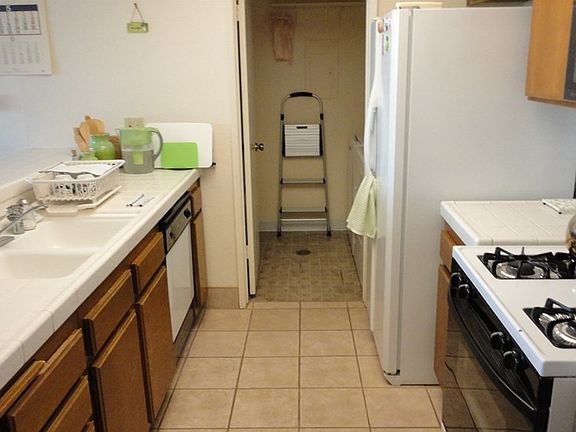 4th image of 2567 Plaza Del Amo Unit 201