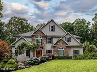 215 Ice Lake Dr, Mountain Top, PA 18707
