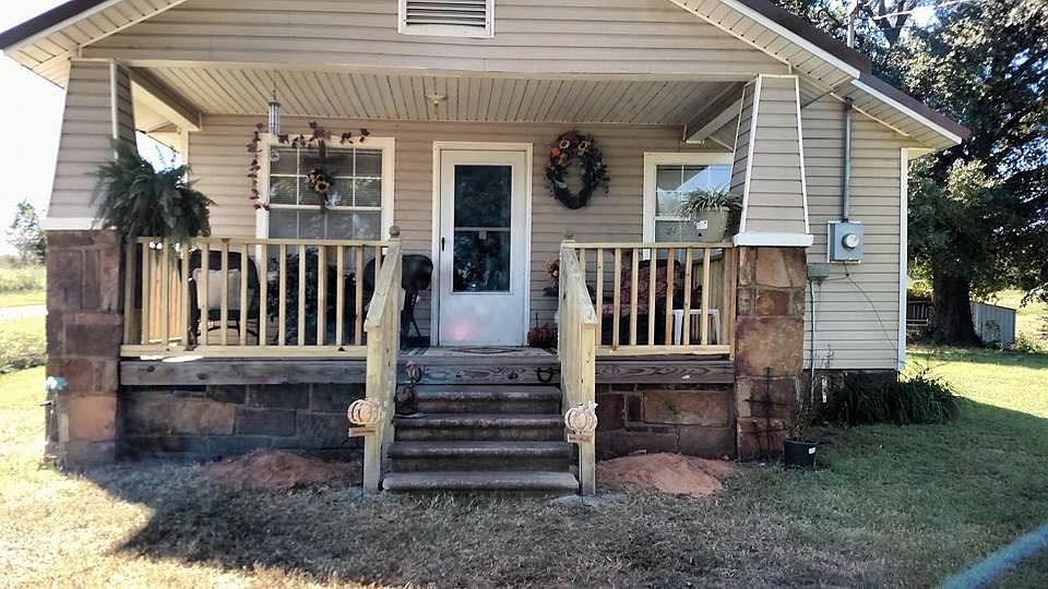 2nd image of 558 S Wilson Ave