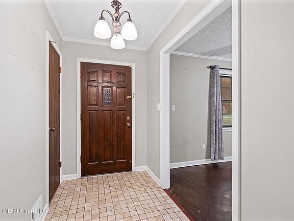 2nd image of 539 Lake Shore Dr N