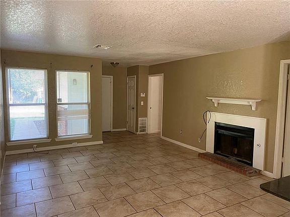 4th image of 840 NW 104th St