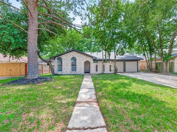 338 Coach Lamp Ln, Houston, TX 77060
