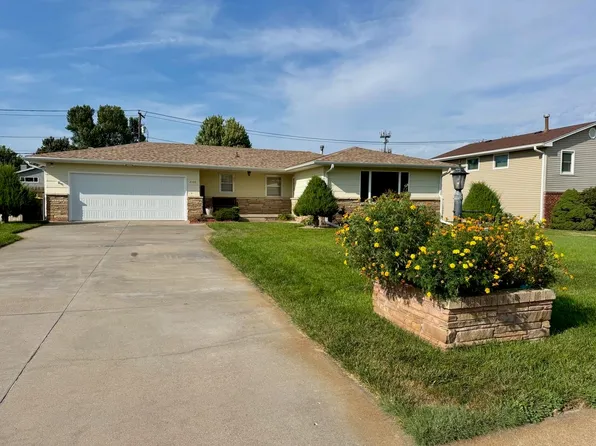 2106 W 11th St, Hastings, NE 68901