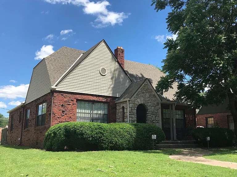 1403 S Gary Pl — Photo 2
