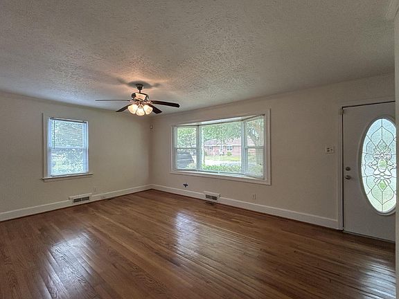 4th image of 806 S Madison Ave