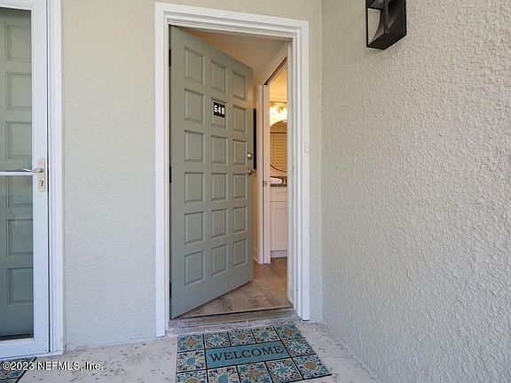 4th image of 648 SUMMER Place
