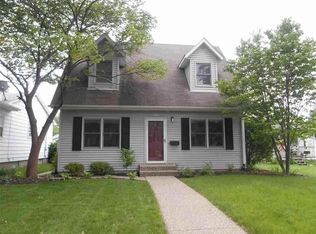 2353 28th St, Moline, IL 61265