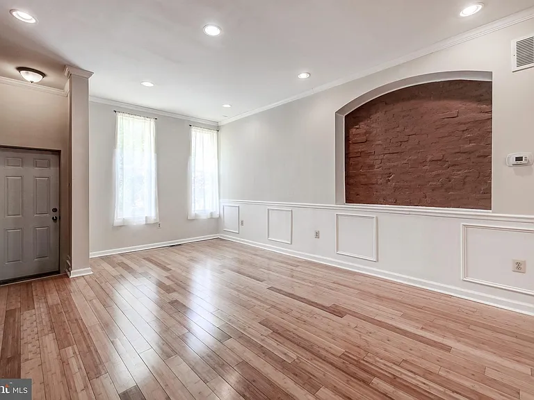2103 E Madison St — Photo 3