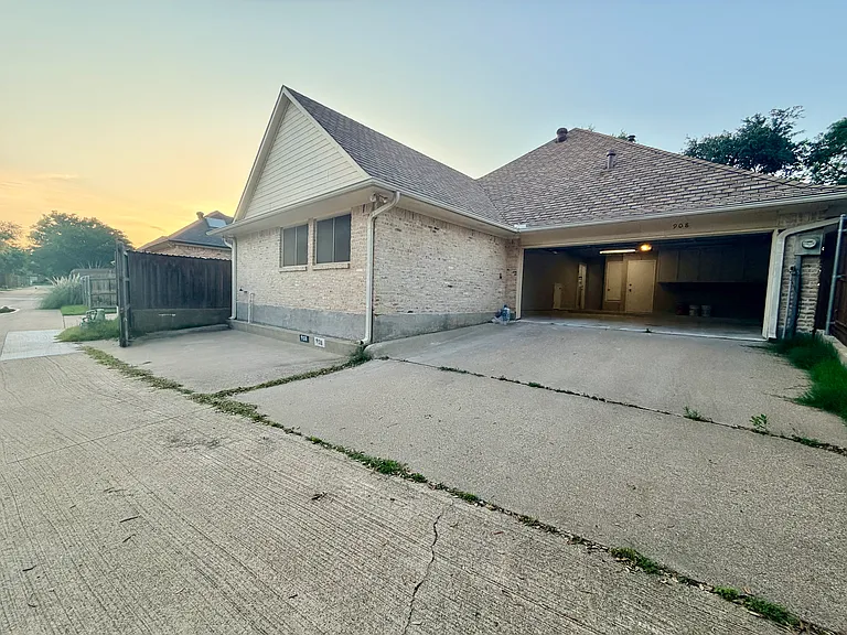 908 McCoy Dr — Photo 20