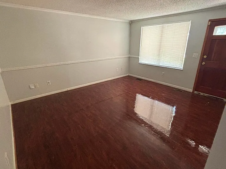 22820 Beechwood Ave — Photo 6