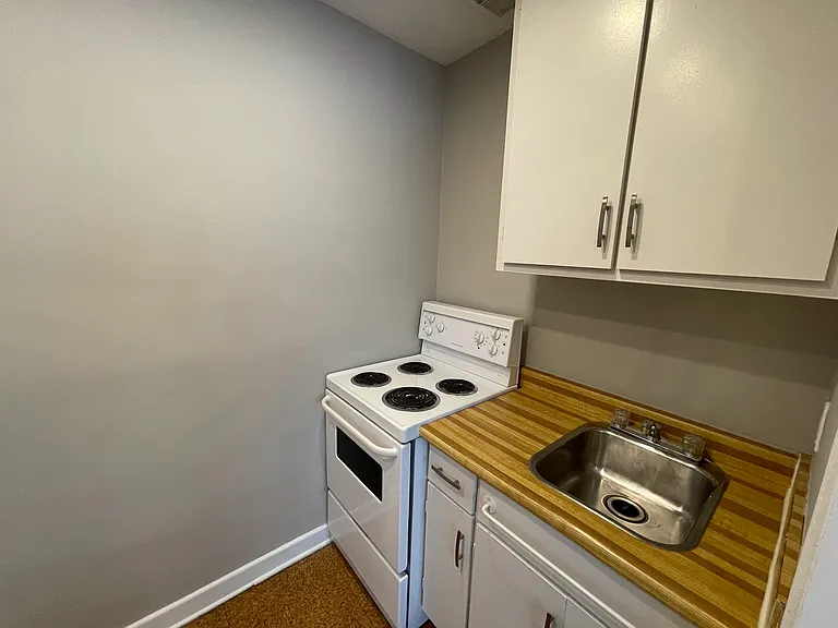 55 Sweetland Ave — Photo 5