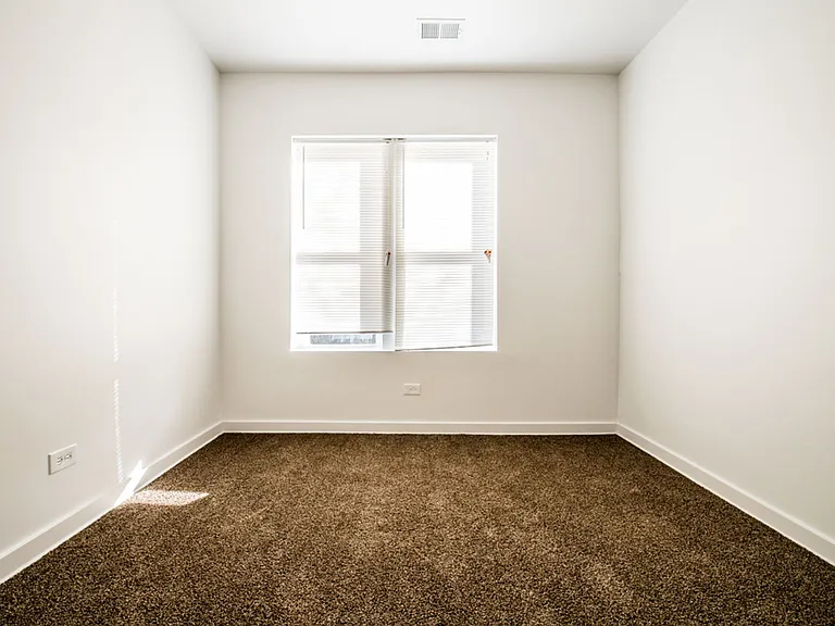 7748 S East End Ave — Photo 3