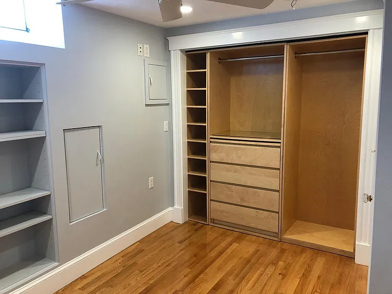 Guest bedroom (9x12ft).