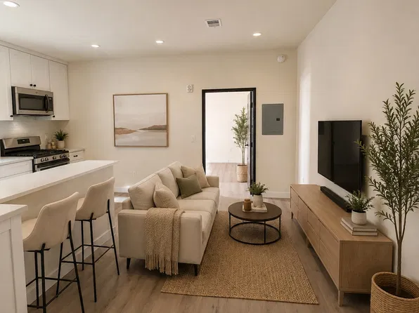22769 Del Valle St, Woodland Hills, CA 91364