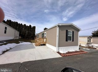 11 Woodland Ln, Mertztown, PA