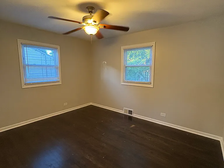 51 S Seymour Ave — Photo 10