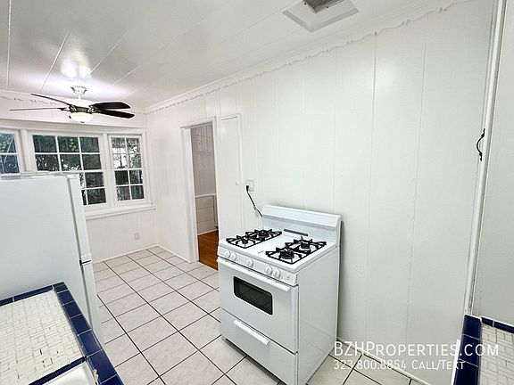 5th image of 1137 1/2 N Vista St #A