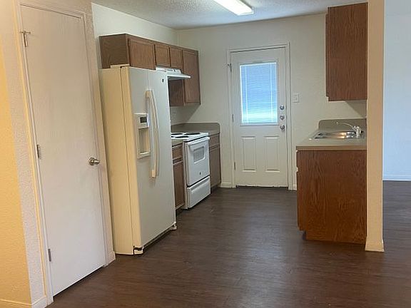 4th image of 4702 Waterproof Dr #B