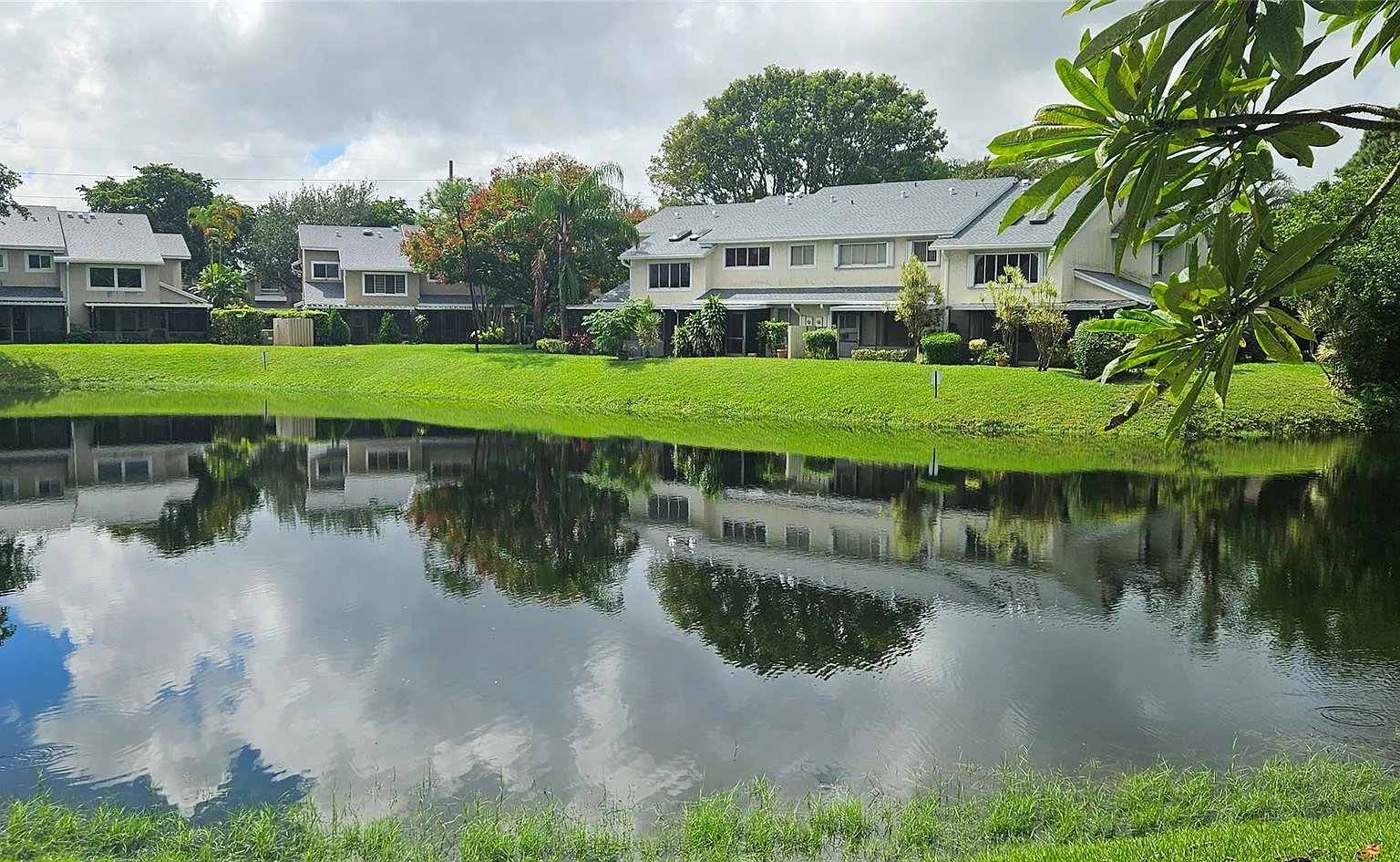 2 bed, 2.5 bath, 1300 sqft, $2,790 — Photo 4