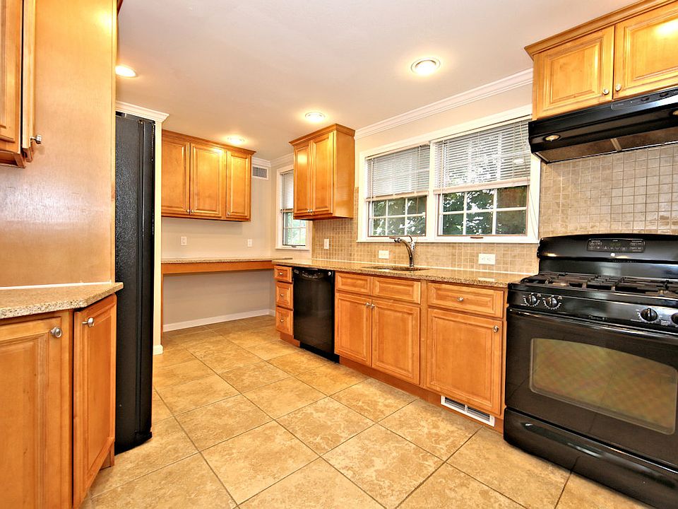 1st image of 65 Franklin Ave