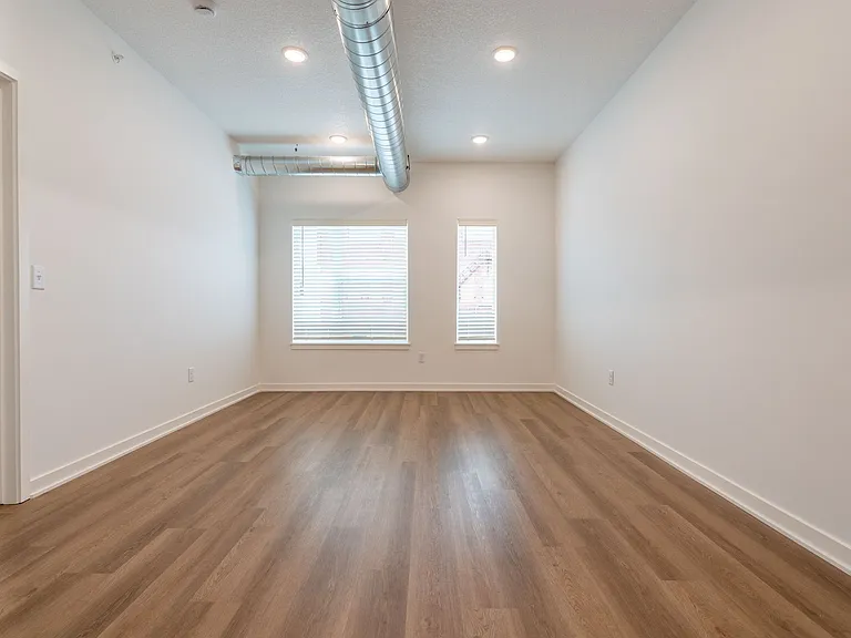 110 N Delaware Ave — Photo 29