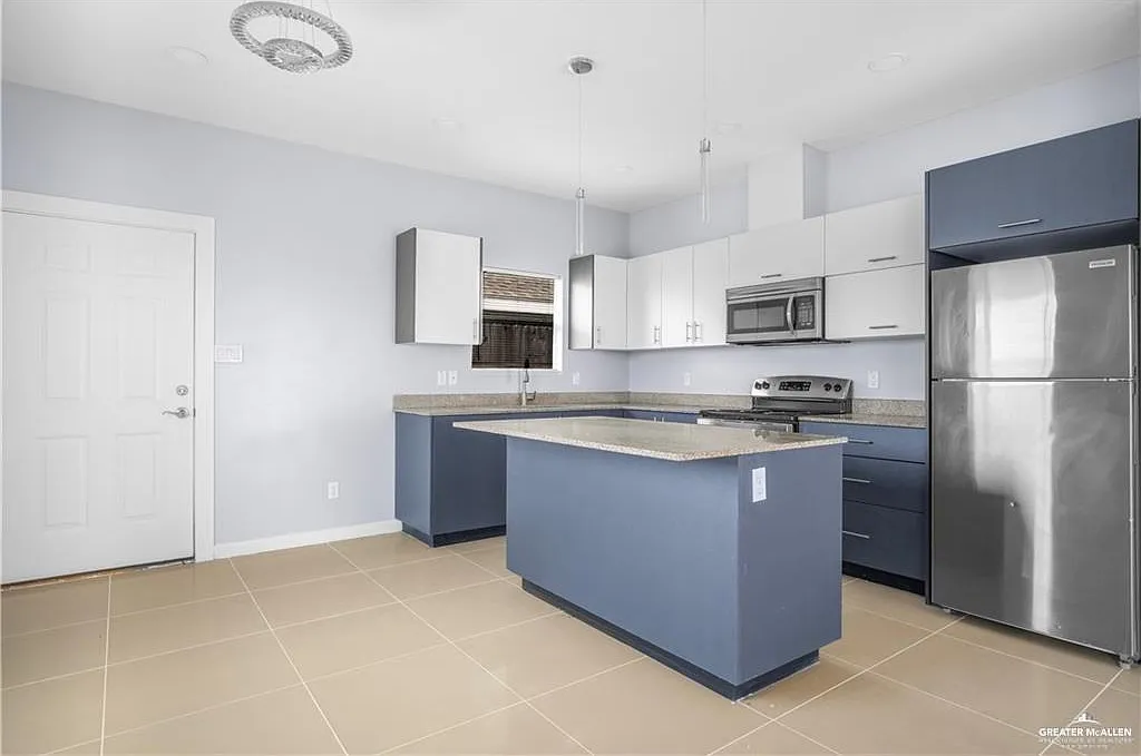 3 bed, 2.0 bath, 1011 sqft, $1,200 — Photo 4